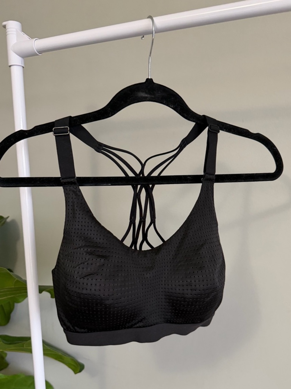 Victoria Secret Lightweight Black Strappy Sports Bra Size S